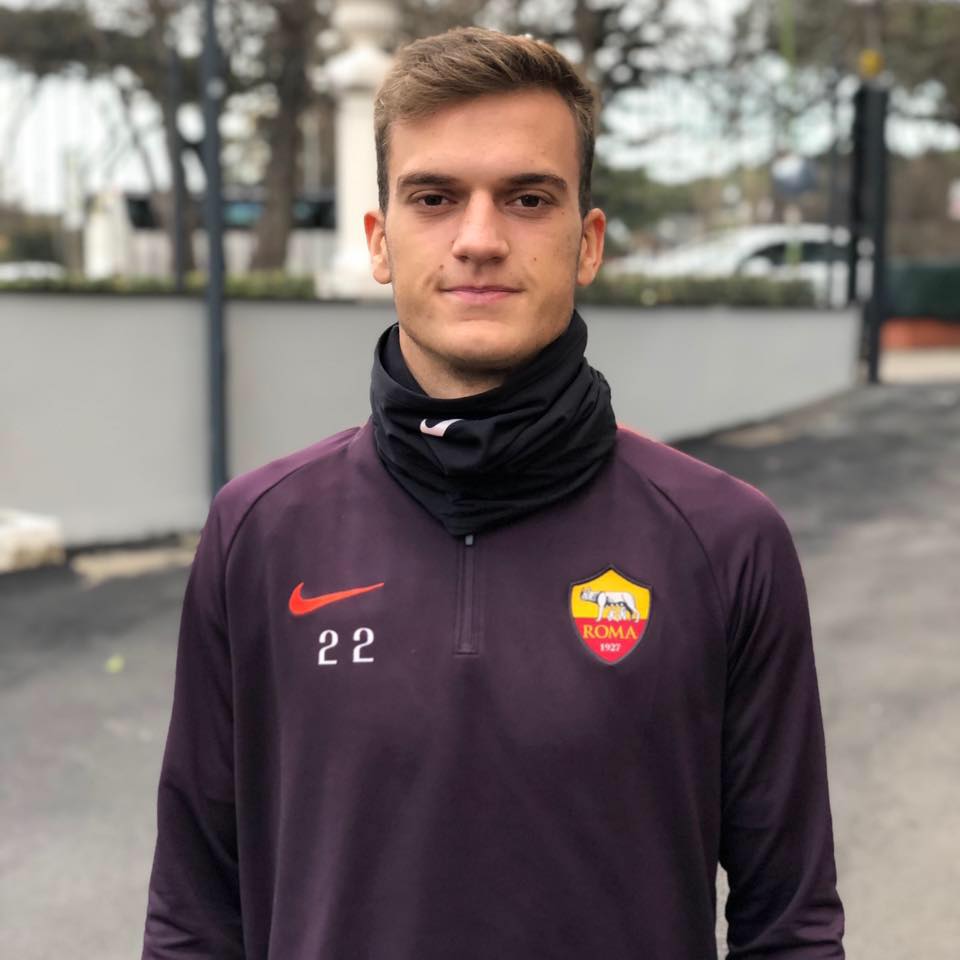 No sub-19 da Roma, Felipe Estrella Galeazzi é atacante e foi revelado pelo Ferroviário.