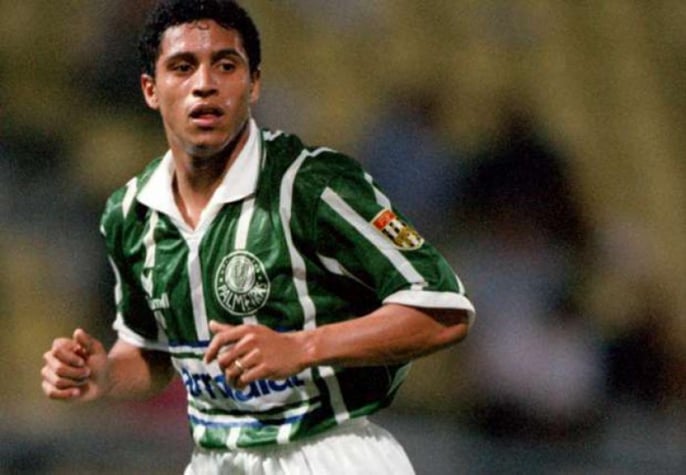 Na final do Paulistão de 95 entre Palmeiras e Corinthians, o lateral Roberto Carlos despediu-se com uma derrota por 2 a 1 para o arquirrival antes de rumar para a Europa. Ele ainda desperdiçou um pênalti no tempo normal.