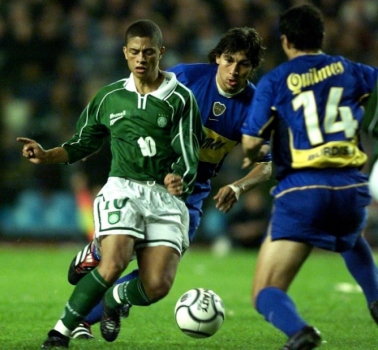 Em 2000, o Palmeiras também chegou à final da Libertadores, mas acabou com o vice após perder nos pênaltis para o Boca Juniors. Porém, na semi, eliminou o rival Corinthians. No jogo da ida, Alex foi essencial e deixou um na derrota por 4 a 3.