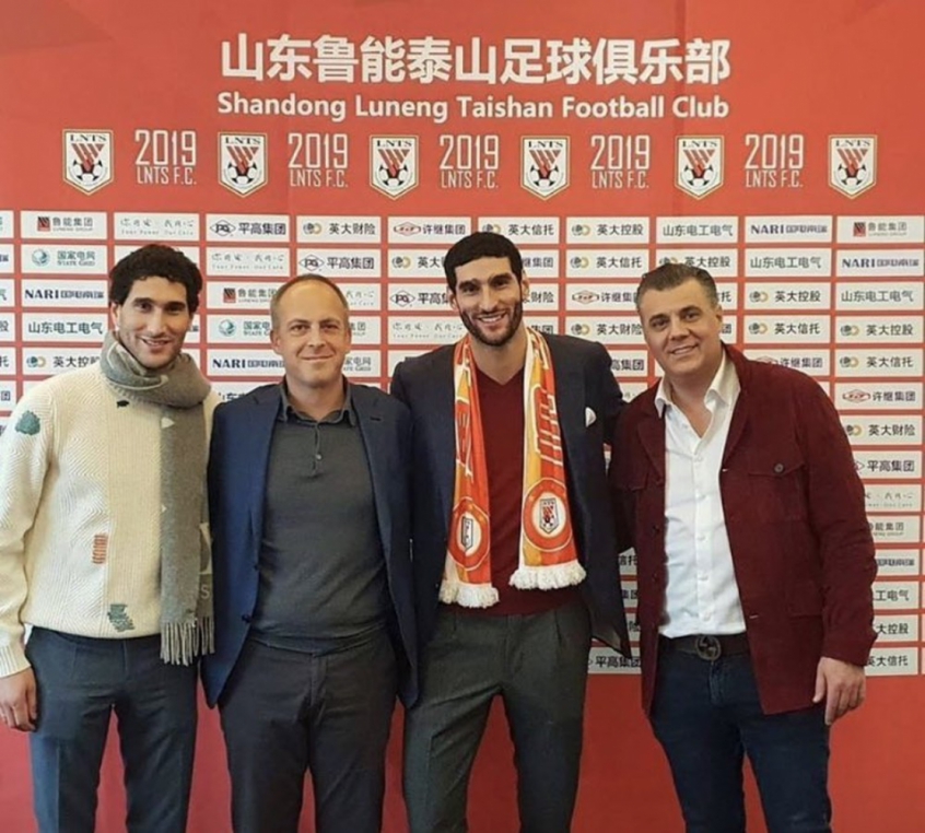 O belga Marouane Fellaini confirmou que está com o novo coronavírus. Ele é o primeiro caso da Superliga Chinesa com a doença, mas afirmou que não apresenta sintomas e está bem.