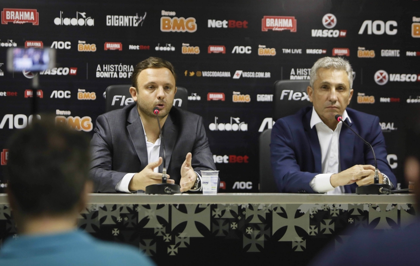 O Vasco determinou férias coletivas de 20 dias para o departamento de futebol. A medida se dá por conta da pandemia de COVID-19, que paralisou as atividades do futebol nacional, e acompanha acordo junto à Comissão Nacional de Clubes, na última semana. As atividades dos atletas do clube já estavam suspensas.