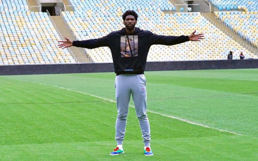 Joel Embiid visitou o Maracanã durante as férias de 2019. Recentemente, o pivô do Philadelphia 76ersd revelou ser torcedor do Flamengo. Em entrevista ao programa NBA Freestyle, o astro - que já havia declarado a sua torcida pelo Rubro-Negro na decisão da Libertadores 2019 - disse torcer pela equipe da Gávea porque o pai da namorada dele é torcedor.