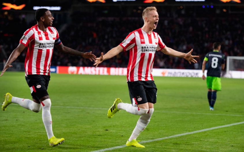 PSV - Com um ponto atrás do rival, a tradicional equipe ficou com a quarta posição e está oficialmente fora da Champions League 2020/21.