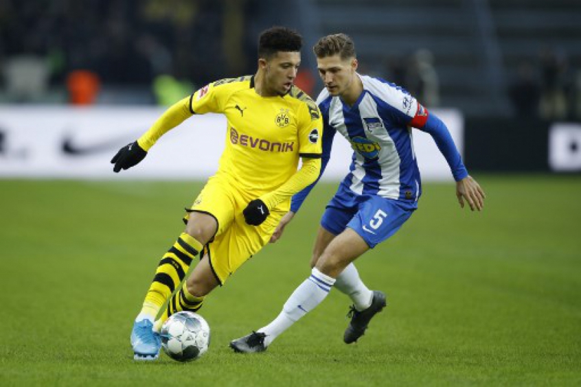 ESQUENTOU - O Manchester United segue interessado na contratação de Jadon Sancho e já conversa com o staff do jogador para uma possível chegada aos Reds Devils. O que trava o negócio é o valor pedido pelo Borussia Dortmund, de 95 milhões de euros, segundo Fabrizio Romano.