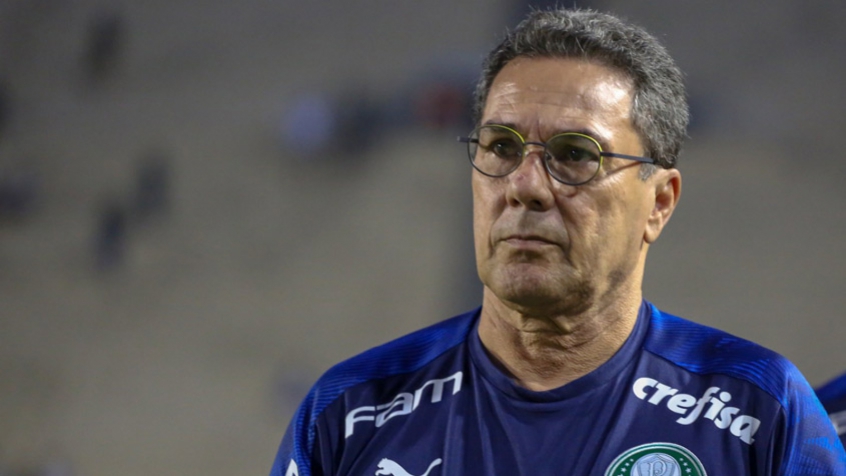 O técnico Vanderlei Luxemburgo, de 68 anos, contraiu o vírus pouco antes do retorno do futebol. Ele foi afastado, não apresentou sintomas e voltou ao trabalho normalmente após isolamento e testar negativo.