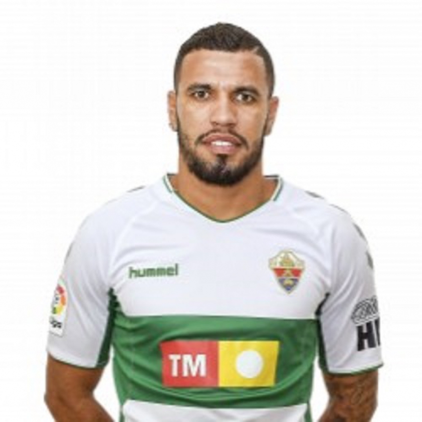 Jonathas, que jogou no Corinthians em 2019, está no Elche. O clube espanhol confirmou que o atacante testou positivo para o coronavírus.