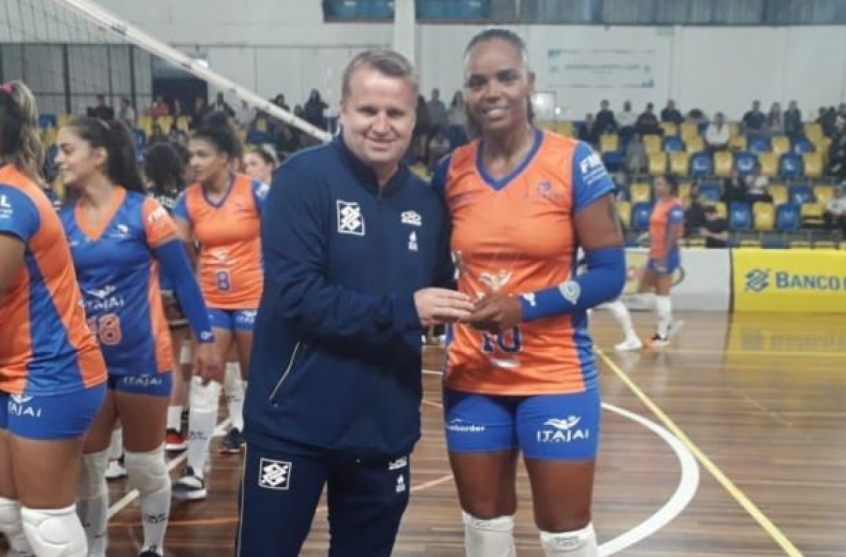 A primeira decisão de cancelar uma competição de vôlei no Brasil aconteceu nesta quarta-feira. Na primeira de uma série de quatro reuniões, envolvendo os clubes da Superliga Banco do Brasil masculina e feminina e Superliga B também dos dois naipes, a Confederação Brasileira de Voleibol (CBV) confirma o encerramento da Superliga B feminina.