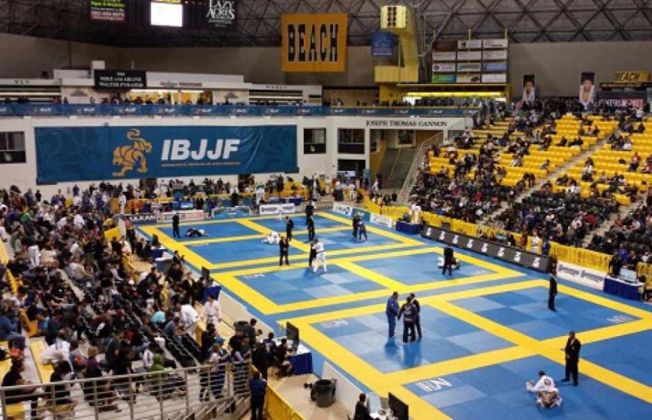 O Jiu-Jitsu foi uma das modalidades mais afetadas, com a paralisação dos principais torneios da International Brazilian Jiu-Jitsu Federation (IBJJF) e o fechamento em massa das academias nos Estados Unidos, Brasil e Europa, polos mais importantes da modalidade. 