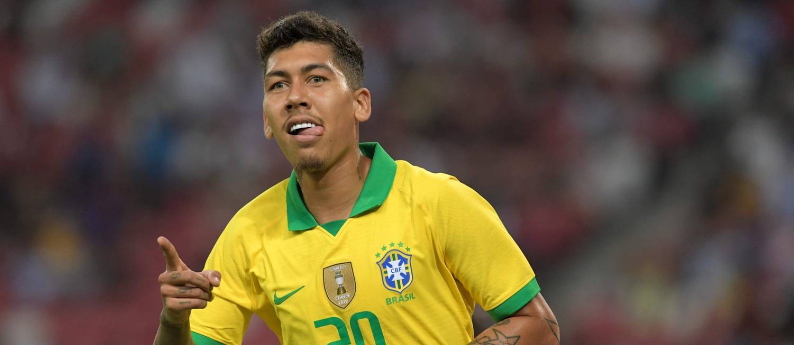 Roberto Firmino: alagoano da capital Maceió, o atacante começou nas divisões de base do CRB e antes de chegar ao profissional se transferiu para o Figueirense. Apesar de pouco atuar no futebol nacional, o jogador disse torcer para o Corinthians e que, se voltar a Brasil, pretende defender o Timão.