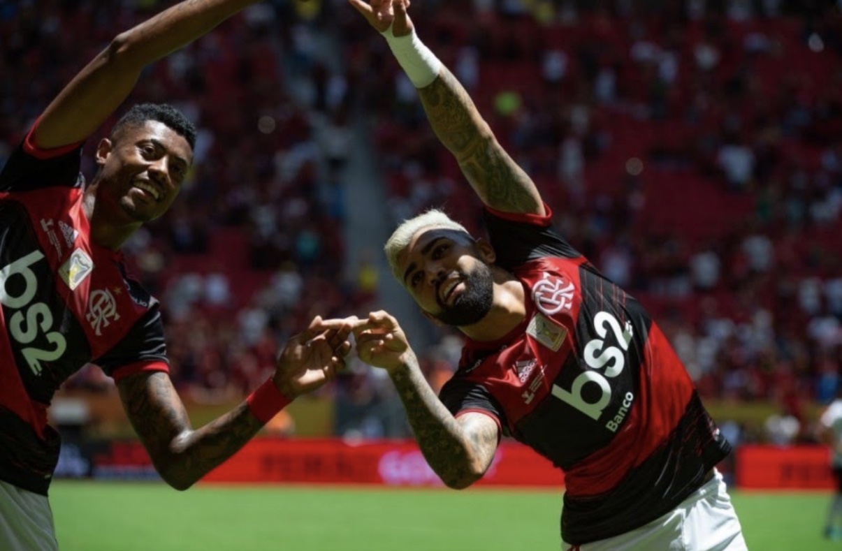 FLAMENGO - Positivo: Após uma temporada de 2019 que foi estendida até 21 de dezembro, com a disputa do Mundial, e um início de 2020 no qual o time de Jorge Jesus fez do Carioca parte da pré-temporada em meio às decisões da Recopa Sul-Americana e Supercopa do Brasil, os atletas terão, pela primeira vez, algumas semanas sem jogos a disputar