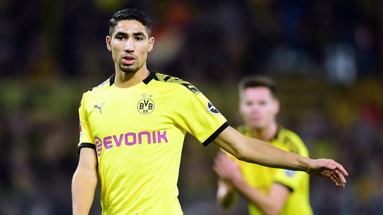 Achraf Hakimi, que estava no Borussia Dortmund, será jogador da Inter de Milão. O lateral pertencia ao Real Madrid, mas foi vendido aos italianos.