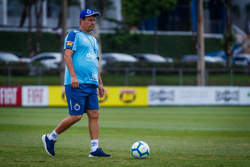 ADILSON BATISTA: último trabalho como treinador foi no Cruzeiro – livre no mercado desde março de 2020.