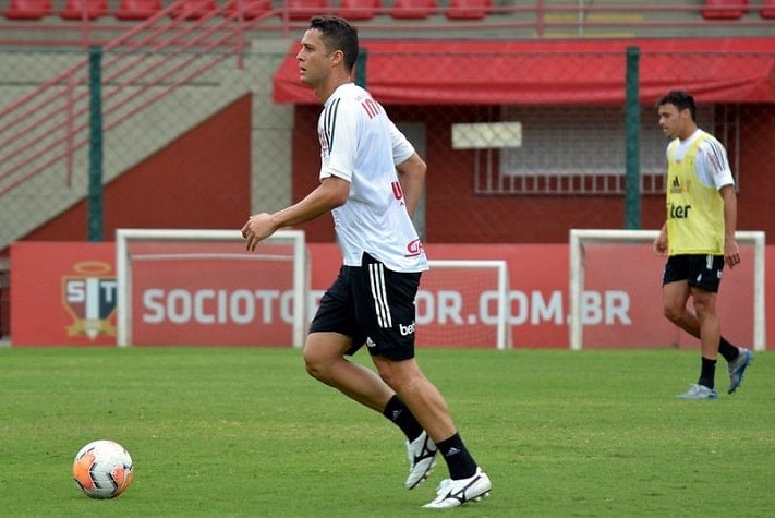 Anderson Martins (32 anos) - O zagueiro do São Paulo tem vínculo com o Tricolor até 31 de dezembro e pode assinar com qualquer clube um pré-contrato. Tem valor de mercado, segundo o Transfermarkt, de 725 mil euros (cerca de R$ 4,3 milhões).