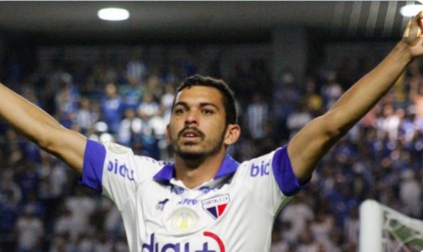 FECHADO! - O Corinthians anunciou o seu segundo reforço para a temporada. O lateral-esquerdo Bruno Melo, que estava no Fortaleza, chega por empréstimo de um ano ao Timão.