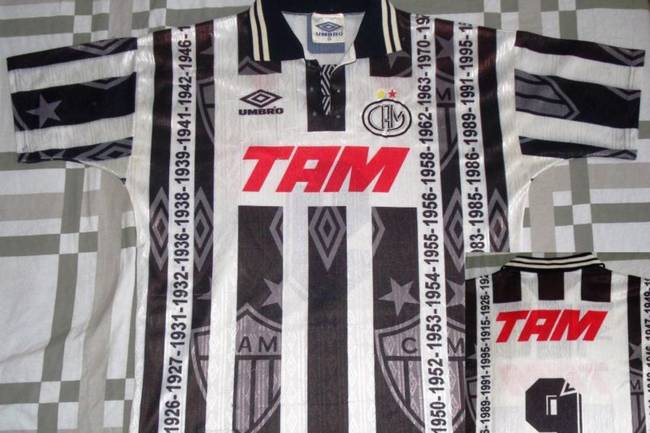 O Atlético-MG inovou em 1996, quando lançou uma camisa com os anos de suas conquistas do Campeonato Mineiro escritos em linhas horizontais. O uniforme ainda tinha o logo do clube em marca d´água.