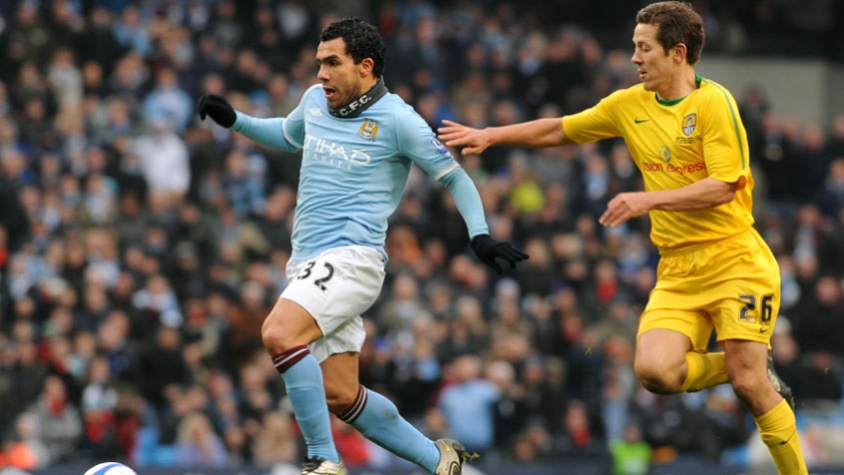 Tevez surpreendeu quando foi anunciado pelo rival do United, o Manchester City em 2009. Nos Citizens, foram 148 jogos, com 73 gols marcados, vencendo a Premier League de 2011-12. 