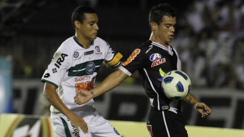 CORITIBA: chegou a ser vice-campeão, em 2011 (na foto, para o Vasco) e 2012 (para o Palmeiras).