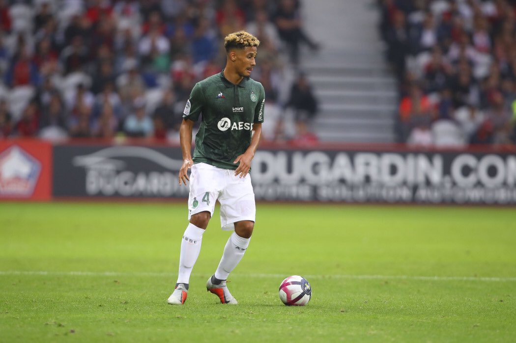 William Saliba, zagueiro do Arsenal, mas que está emprestado ao Saint-Étienne, tem 19 anos e é avaliado em 26,7 milhões de euros (cerca de R$ 145 milhões). 