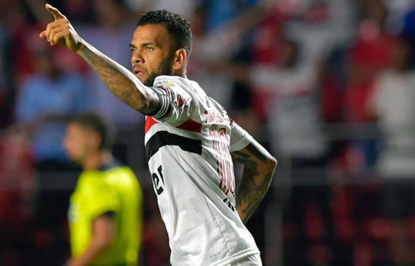 O São Paulo se recuperou após derrota na estreia da Libertadores e venceu a LDU por 3 a 0, na noite desta quarta-feira, no Morumbi. O Tricolor teve um grande início de jogo e logo abriu dois de vantagem, com Reinaldo e Daniel Alves, o melhor do time. Igor Gomes ampliou no fim. Veja as notas do São Paulo no LANCE! (por Gabriel Grey - gabrielgrey@lancenet.com.br)