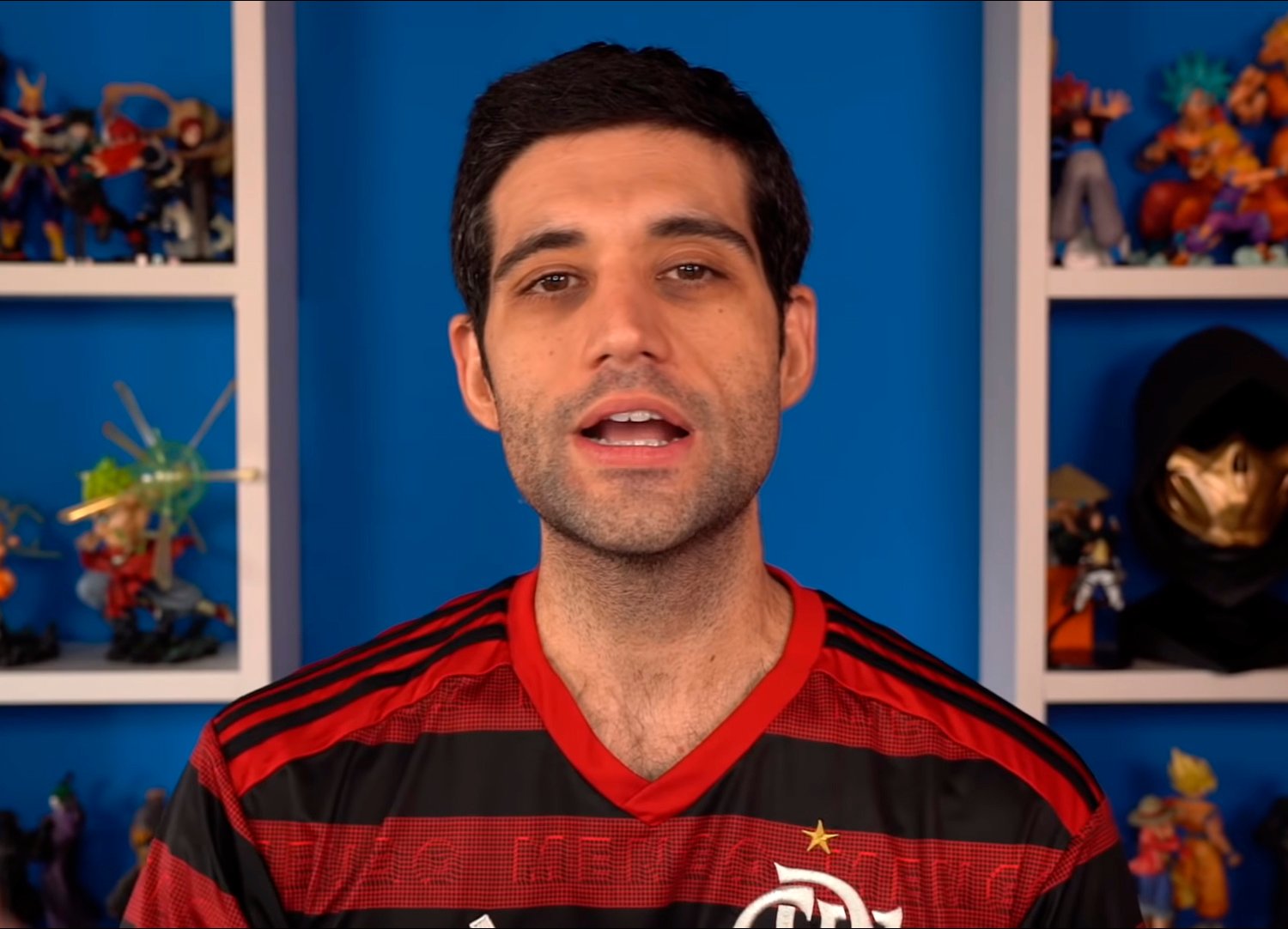 O influenciador de gamers Davy Jones, dono do canal 'Gameplayrj' que possui quase 8 milhões de inscritos no YouTube, é torcedor do Flamengo.