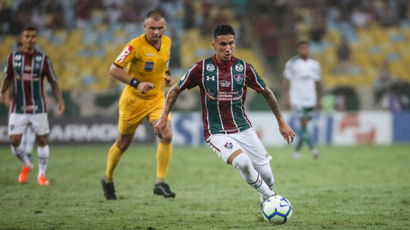 MORNO - Dodi, volante do Fluminense, afirmou em entrevista coletiva, que torce para a renovação do seu contrato com o Tricolor que vai até o fim desse ano. Segundo o jogador, ele está feliz no clube carioca.