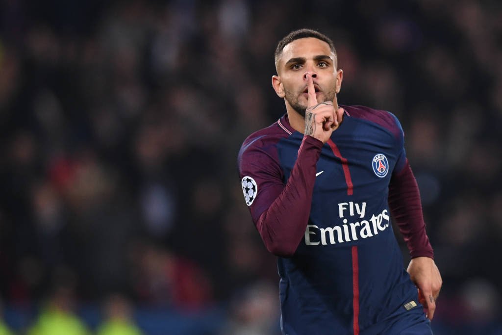 O Paris Saint-Germain tem interesse em renovar com Kurzawa, mas o lateral ainda não sabe se fica na França. O Arsenal aparece como um possível destino do jogador.