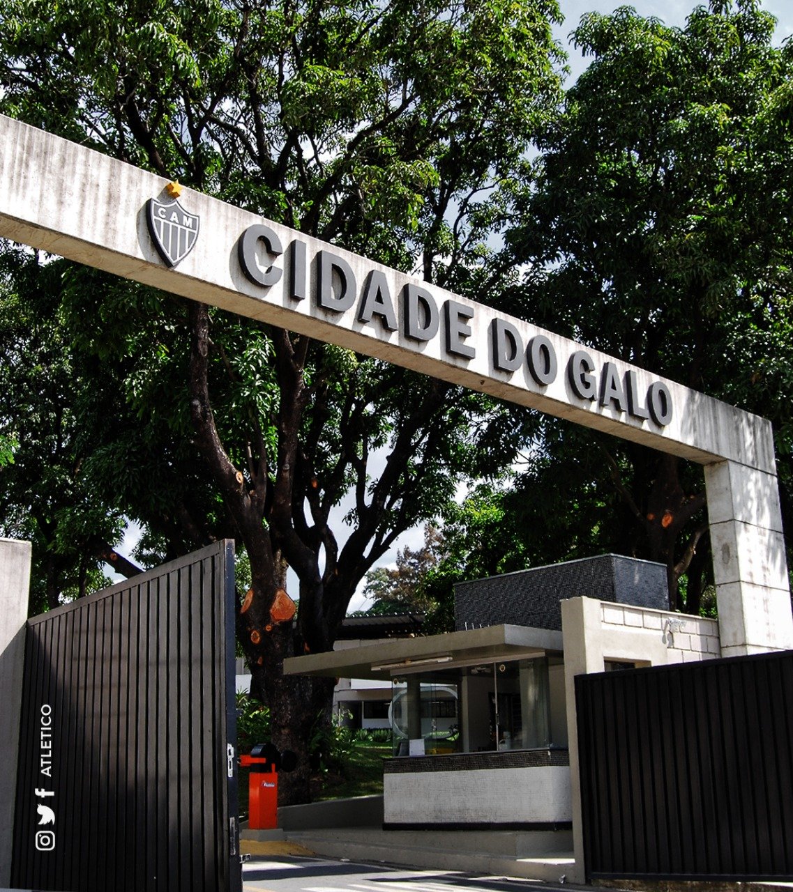 O Atlético-MG informou que vai fechar a Cidade do Galo para a imprensa e visitantes. Nesta segunda-feira (16), Alexandre Mattos foi apresentado como novo diretor de futebol do clube, mas somente jogadores e comissão técnica estiveram presentes.