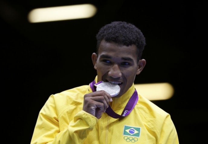 Medalhista de prata nos Jogos Olímpicos de Londres-2012, Esquiva Falcão soma 26 vitórias e nenhuma derrota no boxe profissional. O capixaba espera ainda este ano pela oportunidade de lutar por um título mundial.