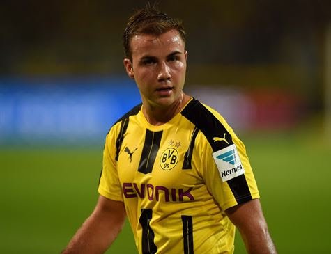 Autor do gol do título da Copa do Mundo de 2014, o alemão Mario Gotze voltou ao Borussia Dortmund após passagem pelo Bayern de Munique. Seu contrato acaba no final desta temporada e ele não sabe o que fará ainda.