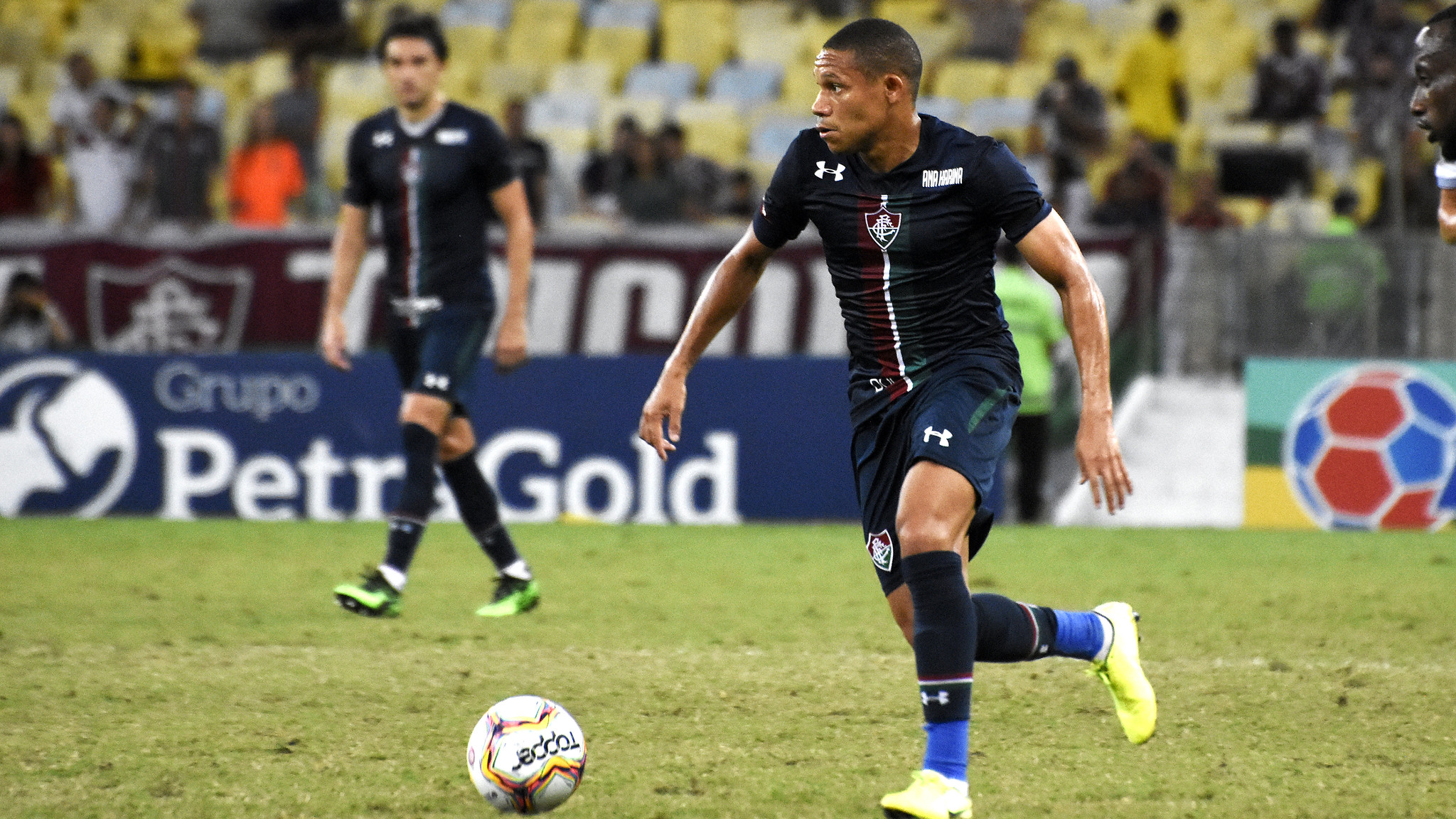 FECHADO! - O Fluminense chegou a um acordo com o Sporting Cristal, do Peru, para a transferência de Fernando Pacheco. O atacante de 22 anos, que tinha contrato até o fim de 2023 com o Tricolor. volta em definitivo ao time que o revelou. O clube carioca mantém 50% dos direitos econômicos do jogador.