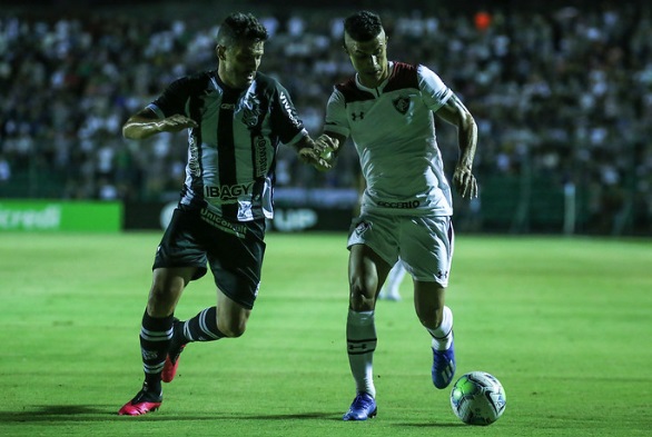 FIGUEIRENSE. Sobe: Sidão e Alemão - O autor do gol da vitória e o goleiro da equipe catarinense fizeram bons papéis. Desce: finalizações - o Figueirense chegou mais próximo à área do tricolor das Laranjeiras, porém pecou no último passe e nas finalizações. Sendo assim, não conseguiu aproveitar as poucas oportunidades que teve para ampliar o marcador. Foto: Lucas Merçon / Fluminense