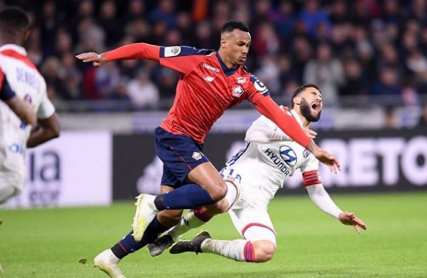 ESQUENTOU - O Arsenal venceu a briga com Manchester United e Napoli e acertou a contratação do zagueiro Gabriel Magalhães, do Lille, por 22 milhões de libras (R$ 157 milhões), segundo o “Daily Mail”. Ainda não há informações de tempo de contrato ou de salário, mas reforços para o setor defensivo é pretendido por Mikel Arteta há alguns meses.