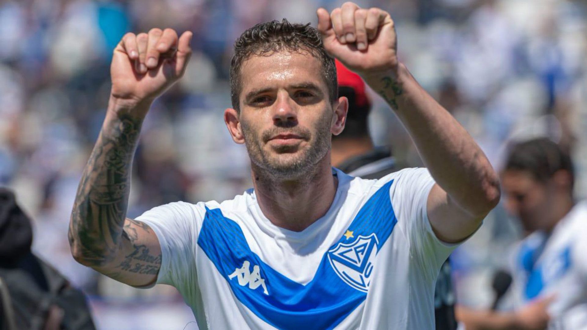 FECHADO - Aos 34 anos de idade e depois de conseguir uma trajetória notável no futebol, o meio-campista argentino Fernando Gago optou por encerrar oficialmente sua carreira em anúncio feito através de suas redes sociais.