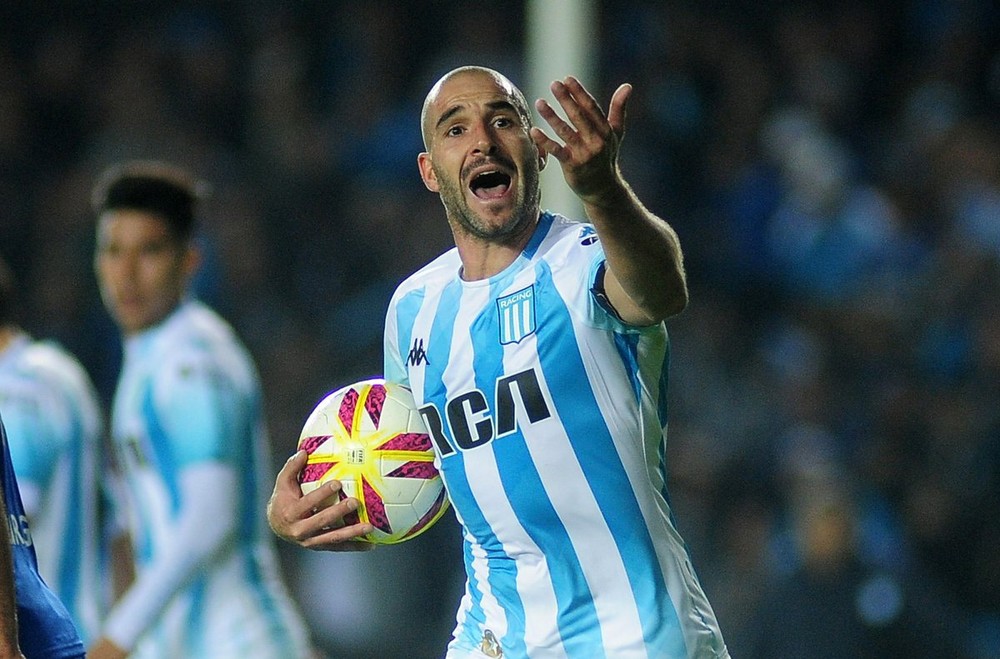 Racing - Dono da melhor campanha entre os times que terminaram em segundo lugar de seus grupos, o Racing chega em baixa para as oitavas de final, somando quatro derrotas consecutivas e crises internas, o que pode impactar dentro do campo. São três vitórias e cinco derrotas nos últimos jogos da equipe argentina.