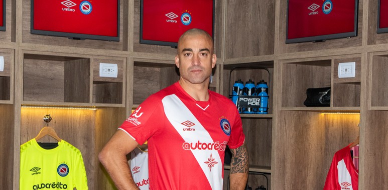 Santiago Silva - 40 anos - Clube atual: Argentino Juniors-ARG (Grupo F)