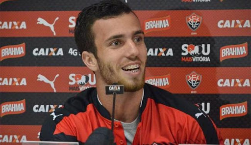 Serginho - Em sua primeira entrevista pelo Vitória, o jogador disse "Chego aqui no Bahia para ajudar o grupo".