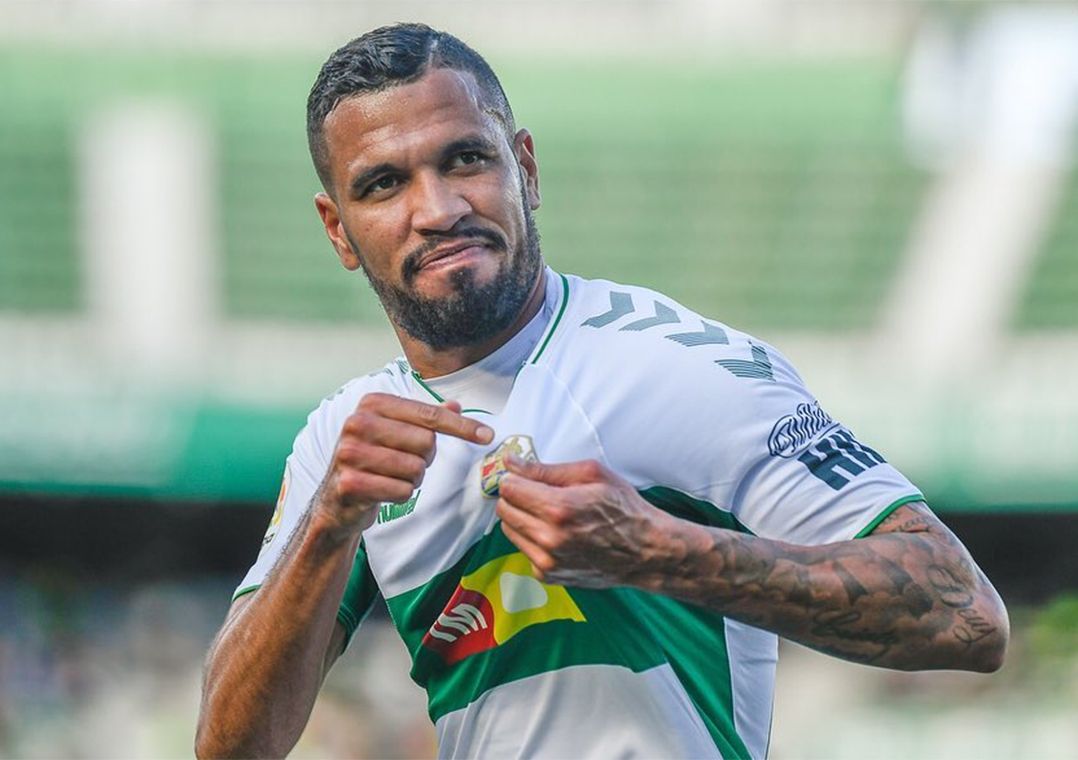 Jonathas, que jogou no Corinthians em 2019, está no Elche. O clube espanhol confirmou que o atacante testou positivo para o coronavírus.