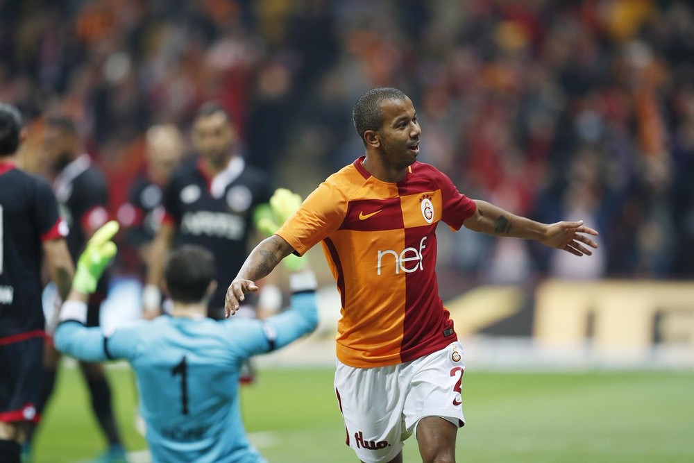 Mariano - 33 anos - Galatasaray - Lateral-direito