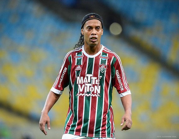 Duas vezes eleito melhor jogador do mundo da Fifa, Ronaldinho jogou no Flamengo, mas não atuou no Maracanã no período. Foi na breve passagem pelo Fluminense que ele atuou no gramado sagrado.