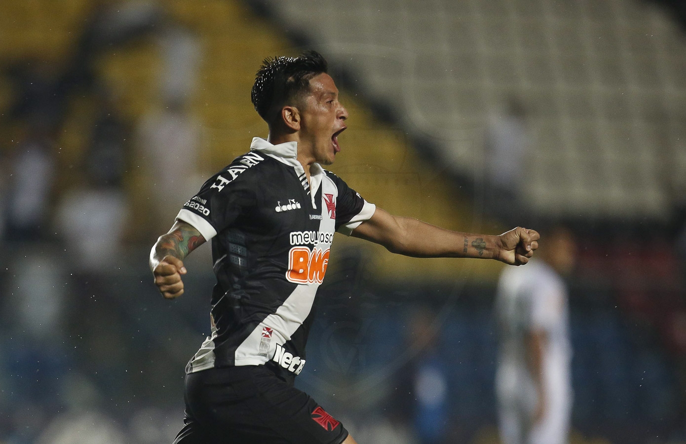 O Vasco terá a Kappa a partir do mês que vem. Os valores não foram revelados, mas a expectativa geral é que o contrato se resulte bem mais rentável que o anterior, junto à Diadora, firmado no final da gestão Eurico Miranda, e que gerava cerca de R$ 200 mil/ano.