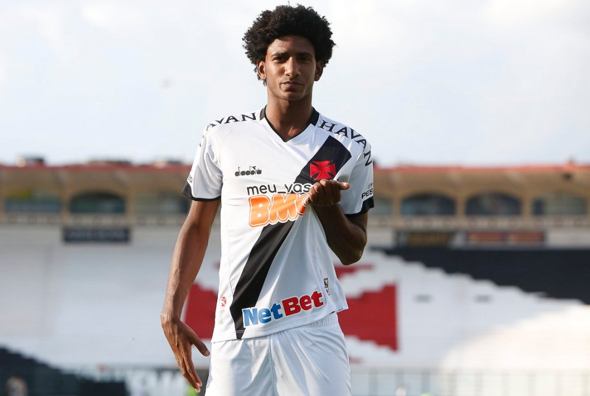 TALLES MAGNO- Vasco (C$ 11,24) - Com pontuações mais consistentes sem gol e assistência do que Cano, é uma boa opção para quem prefere jogadores regulares. Tem um gol e duas assistências e deve pontuar melhor do que o centroavante, caso este não marque um gol.