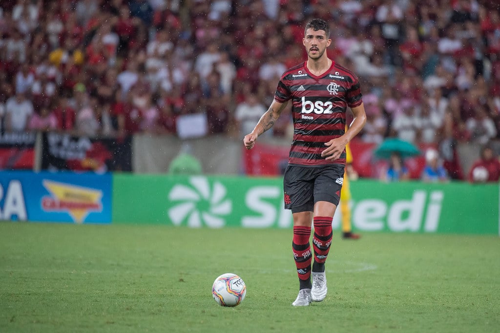 Gustavo Henrique - O zagueiro, revelado pelo Santos, vinha se destacando pelo Peixe e decidiu não aceitar a proposta de renovação do clube. O vínculo dele com o Santos terminou e ele assinou com o Flamengo para a temporada de 2020.