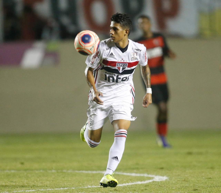 FECHADO - O São Paulo vendeu uma opção de compra do atacante Gustavo Maia, atacante de 19 anos que disputou a última Copinha, ao Barcelona, por cinco milhões de euros (cerca de 27 milhões de reais).