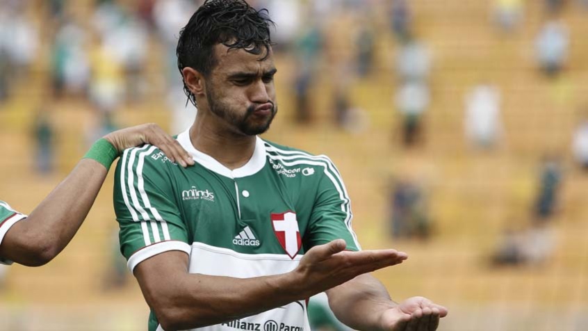 Henrique Dourado chegou a acertar salários com o Flamengo em maio de 2014, mas acabou assinando contrato com o Palmeiras.