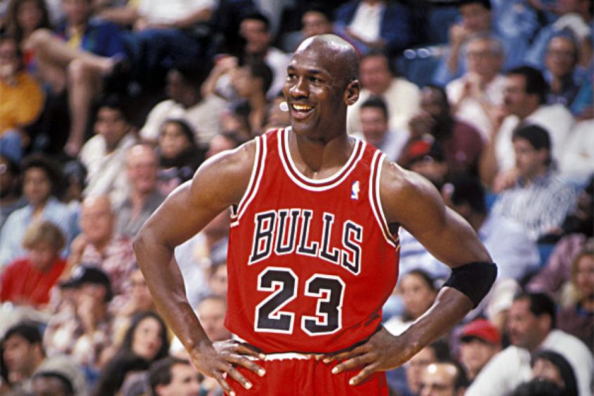 Considerado o melhor jogador de basquete de todos os tempos, Michael Jordan fez história no Chicago Bulls. O camisa 23 jogou 890 jogos na franquia, vencendo seis vezes a NBA (1991, 1992, 1993, 1996, 1997 e 1998).