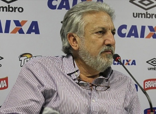 MORNO - O Vasco segue no mercado em busca de um novo treinador. José Luís Moreira, novo vice-presidente de futebol, não descartou a possibilidade de contratar um técnico estrangeiro. Em entrevista à Rádio Tupi nesta sexta-feira, o dirigente admitiu conversas com dois portugueses. Um deles é José Morais, ex-auxiliar técnico de José Mourinho.