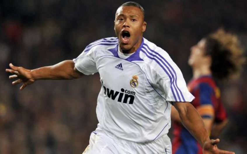 10º - Júlio Baptista: 78 jogos, 13 gols. 