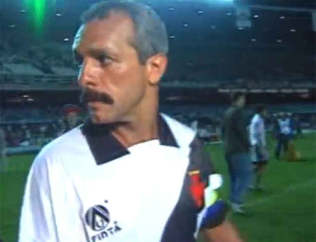 Ainda neste amistoso beneficente de 1992, o maestro Júnior, ídolo do Flamengo, vestiu a camisa do Vasco por 45 minutos, pelo combinado dos times cariocas.