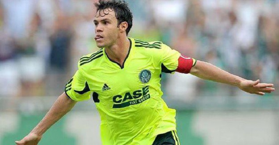 O atacante, porém, teve maior identificação com o rival, o Palmeiras, do que com o clube em que foi revelado. Ele jogou no Verdão em 2008, 2010 e 2011, atuando em 116 partidas e fazendo 38 gols, chegando, inclusive, a ser capitão.  