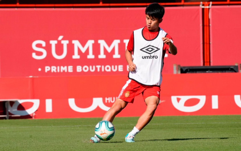 9º - Takefusa Kubo - Em nono lugar, o meia japonês, considerado o 'Messi nipônico', está emprestado ao Mallorca pelo Real Madrid. É uma das maiores promessas do futebol japonês e esteve presente na disputa da Copa América em 2019, com apenas 18 anos.